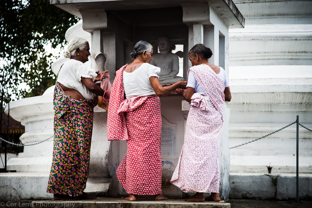 Pilgrims, Lankatilake temple, Kandy, Sri Lanka (January 2014)