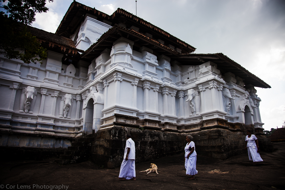 Pilgrims, Lankatilake temple, Kandy, Sri Lanka (January 2014)