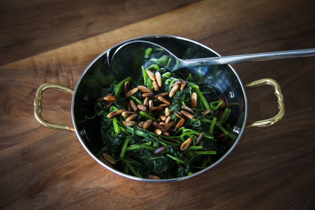 Fried spinach with garlic and pine nuts